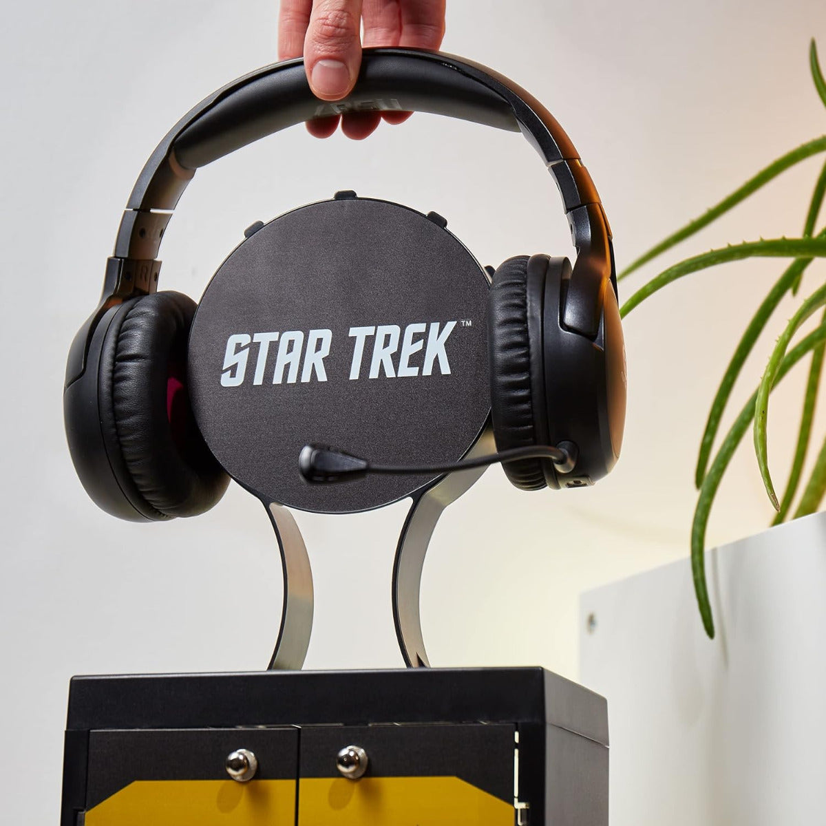 Numskull NS3351 Yellow Gaming Locker, Controller Holder, Headset Stand for PS5, Xbox Series X S, Nintendo Switch-Official Star Trek Merchandise