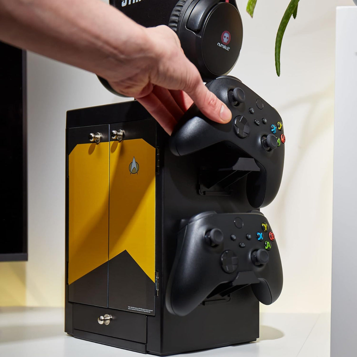 Numskull NS3351 Yellow Gaming Locker, Controller Holder, Headset Stand for PS5, Xbox Series X S, Nintendo Switch-Official Star Trek Merchandise